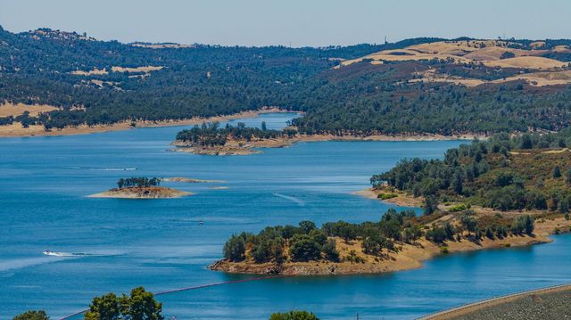 1021 Mockingbird Ln, Valley Springs, CA 95252