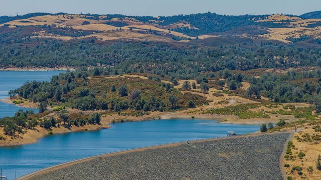 1021 Mockingbird Ln, Valley Springs, CA 95252