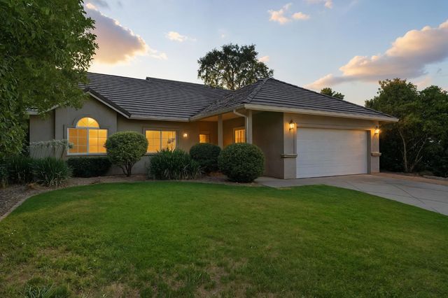 1021 Mockingbird Ln, Valley Springs, CA 95252