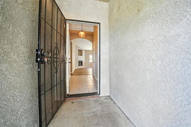 1021 Mockingbird Ln, Valley Springs, CA 95252