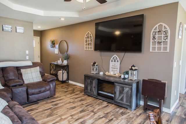 4204 Ridgeway Drive, Plainview, TX 79072