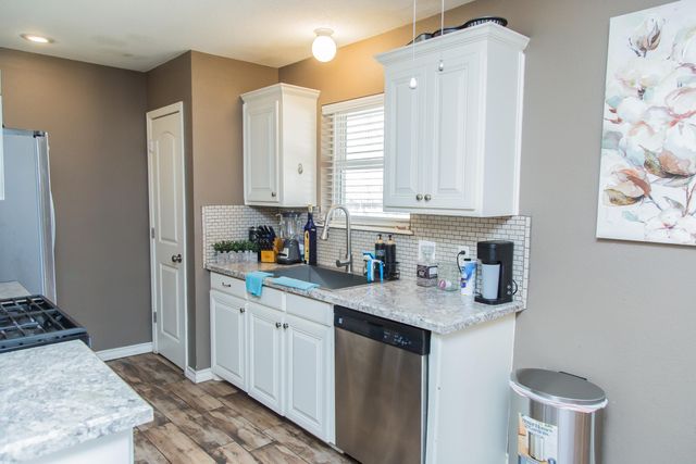 4204 Ridgeway Drive, Plainview, TX 79072