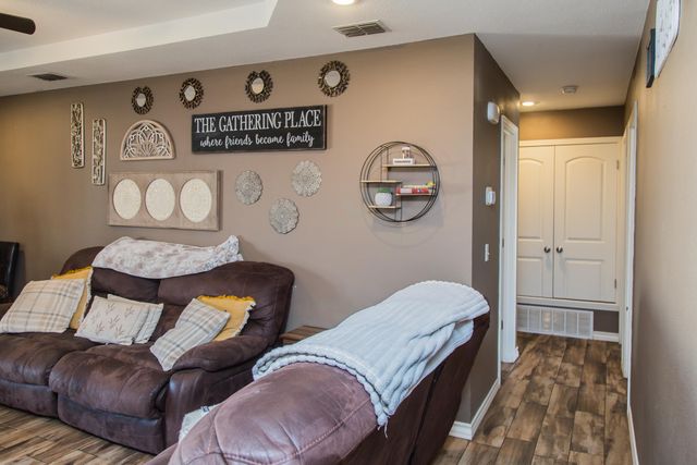 4204 Ridgeway Drive, Plainview, TX 79072