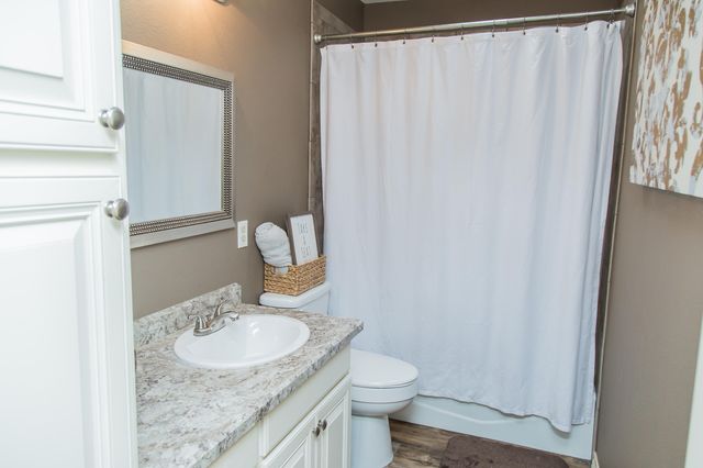 4204 Ridgeway Drive, Plainview, TX 79072