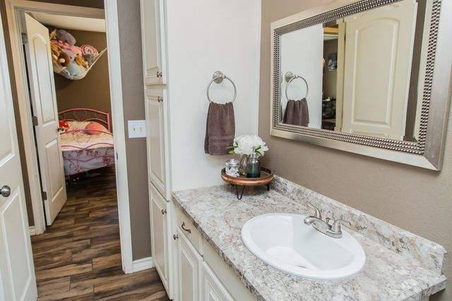 4204 Ridgeway Drive, Plainview, TX 79072