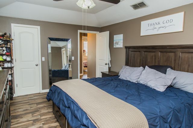 4204 Ridgeway Drive, Plainview, TX 79072