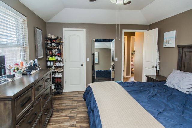 4204 Ridgeway Drive, Plainview, TX 79072