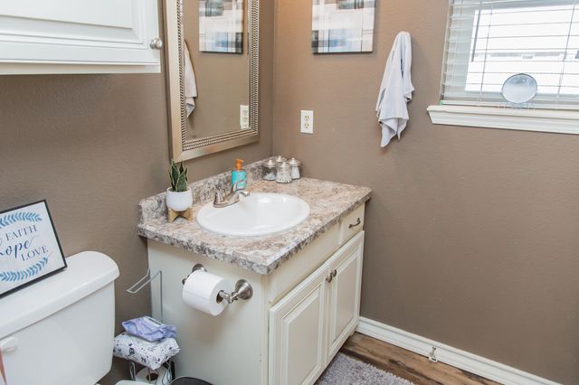 4204 Ridgeway Drive, Plainview, TX 79072