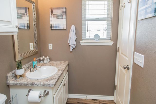 4204 Ridgeway Drive, Plainview, TX 79072