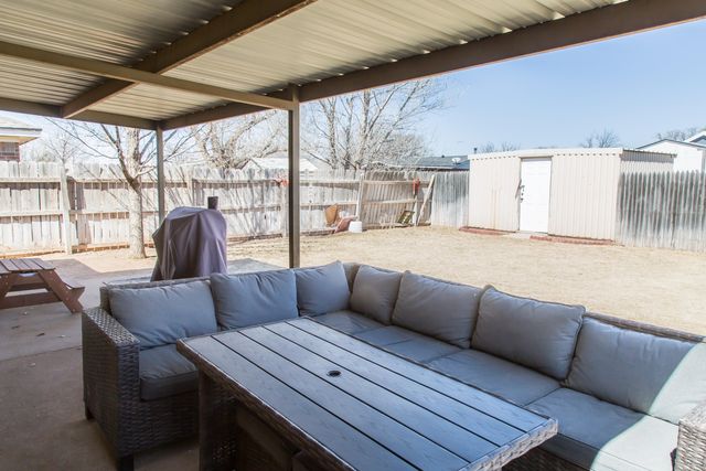 4204 Ridgeway Drive, Plainview, TX 79072