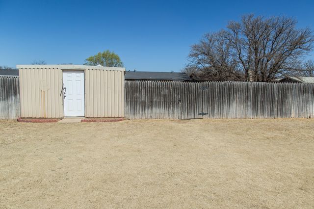 4204 Ridgeway Drive, Plainview, TX 79072