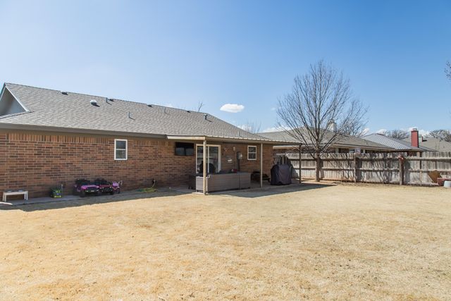 4204 Ridgeway Drive, Plainview, TX 79072