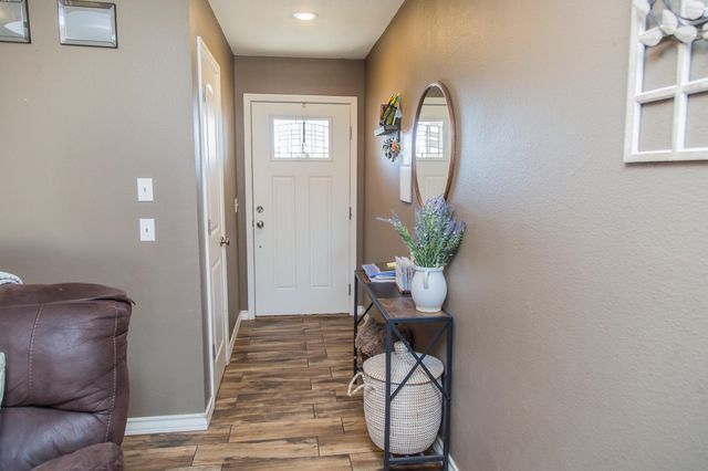 4204 Ridgeway Drive, Plainview, TX 79072