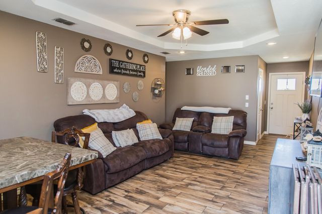 4204 Ridgeway Drive, Plainview, TX 79072