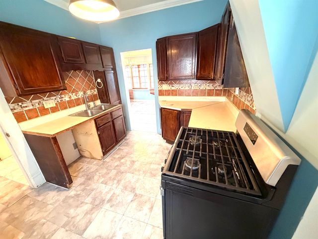 1534 S Main St, Wichita, KS 67213