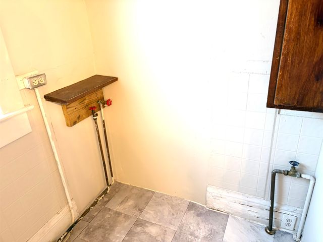 1534 S Main St, Wichita, KS 67213