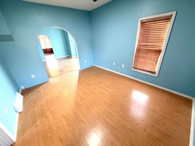 1534 S Main St, Wichita, KS 67213