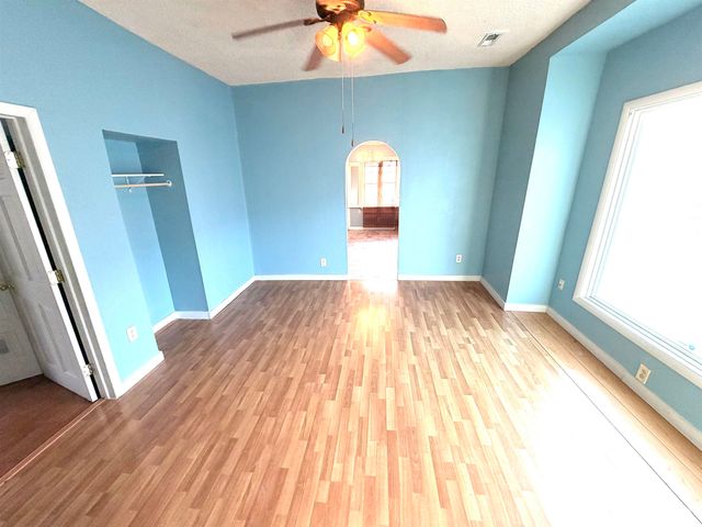 1534 S Main St, Wichita, KS 67213