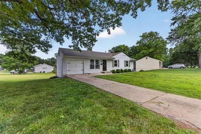 8521 Goodman Street, Overland Park, KS 66212