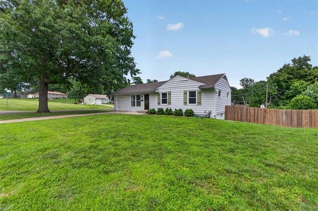 8521 Goodman Street, Overland Park, KS 66212