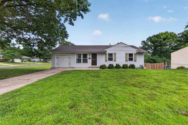 8521 Goodman Street, Overland Park, KS 66212