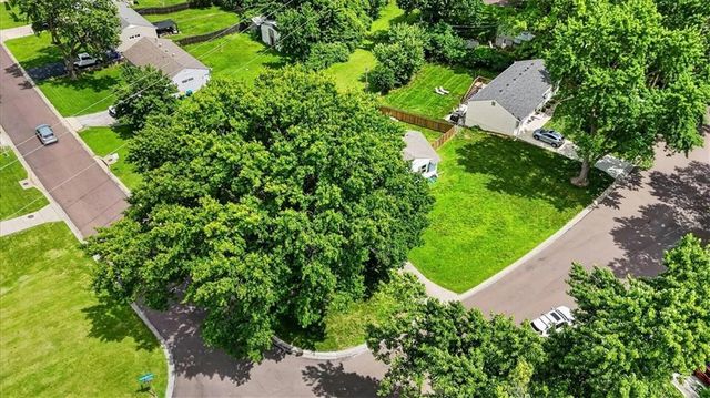 8521 Goodman Street, Overland Park, KS 66212
