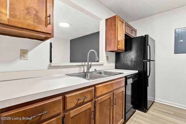 3306 Colonial Manor Cir 6B, Louisville, KY 40218