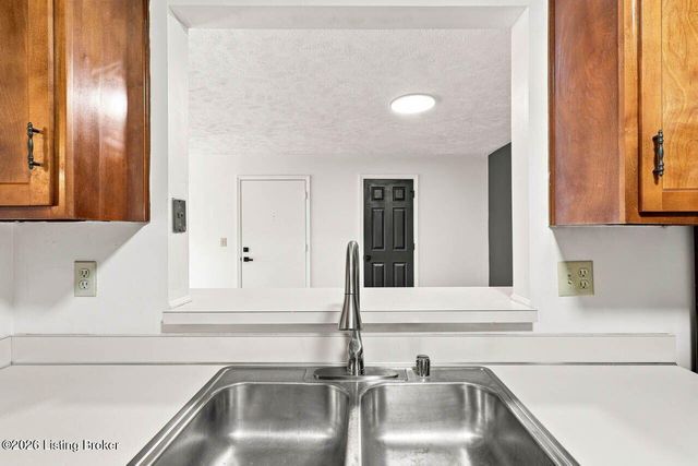 3306 Colonial Manor Cir 6B, Louisville, KY 40218