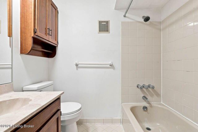 3306 Colonial Manor Cir 6B, Louisville, KY 40218