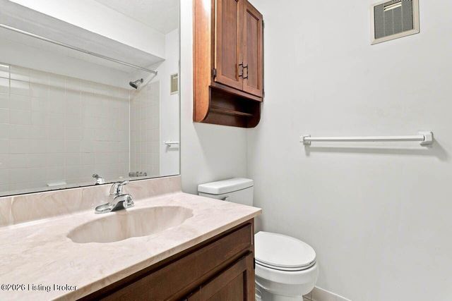 3306 Colonial Manor Cir 6B, Louisville, KY 40218