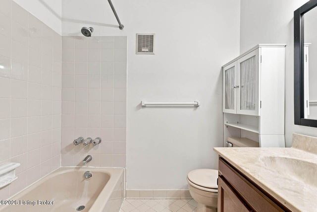 3306 Colonial Manor Cir 6B, Louisville, KY 40218