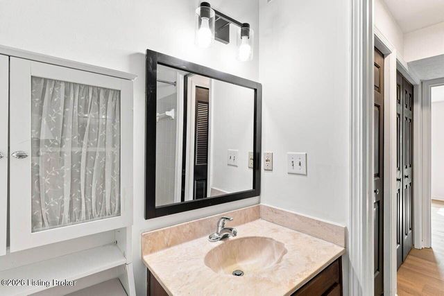3306 Colonial Manor Cir 6B, Louisville, KY 40218