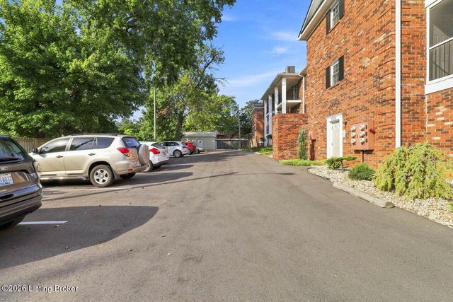 3306 Colonial Manor Cir 6B, Louisville, KY 40218