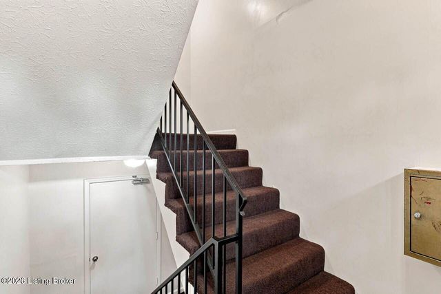 3306 Colonial Manor Cir 6B, Louisville, KY 40218