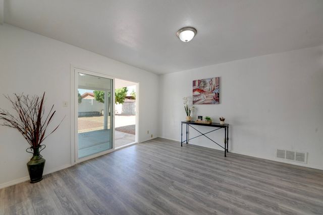 1444 Loma Hermosa Court NW, Albuquerque, NM 87105