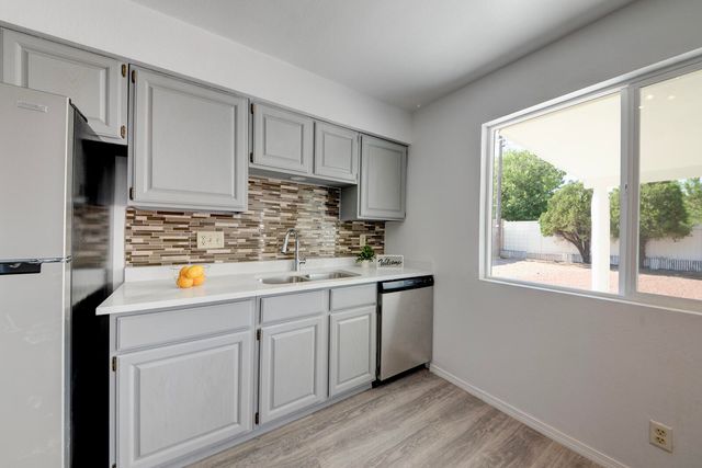 1444 Loma Hermosa Court NW, Albuquerque, NM 87105