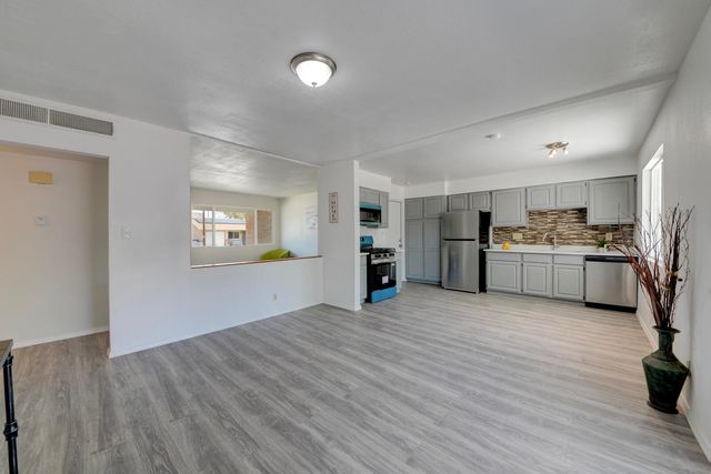 1444 Loma Hermosa Court NW, Albuquerque, NM 87105
