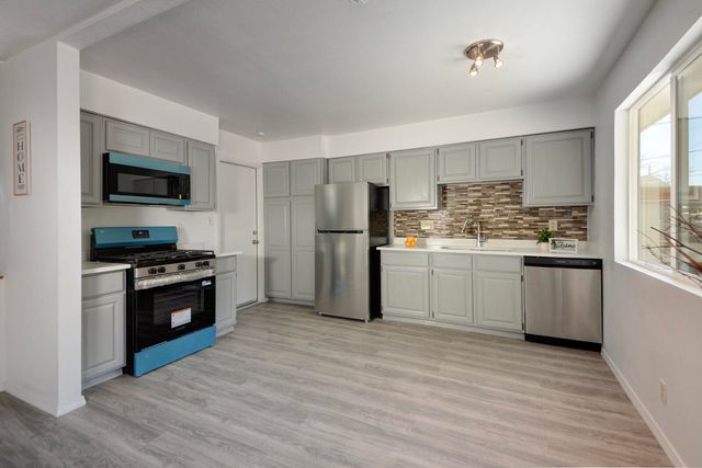 1444 Loma Hermosa Court NW, Albuquerque, NM 87105