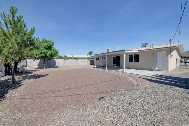 1444 Loma Hermosa Court NW, Albuquerque, NM 87105
