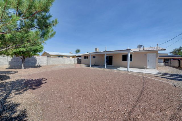 1444 Loma Hermosa Court NW, Albuquerque, NM 87105