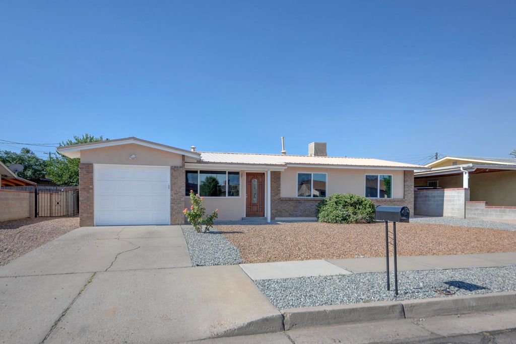 1444 Loma Hermosa Court NW, Albuquerque, NM 87105