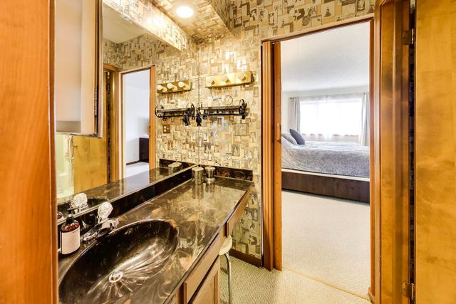 9346 Landings Lane 406, Des Plaines, IL 60016
