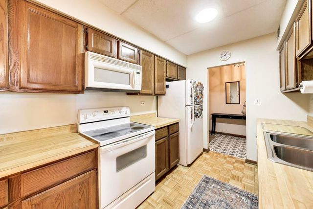 9346 Landings Lane 406, Des Plaines, IL 60016