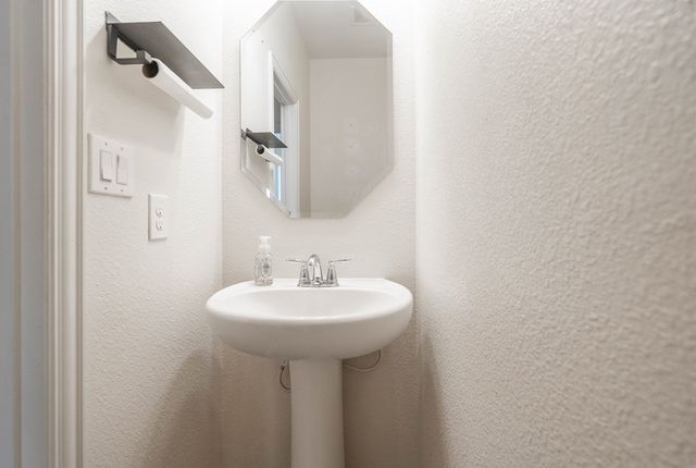 4906 Meadowside St, Midland, TX 79705