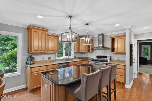 2945 Riva Ridge Road, Ottawa Hills, OH 43615