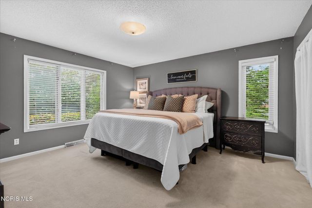 2945 Riva Ridge Road, Ottawa Hills, OH 43615