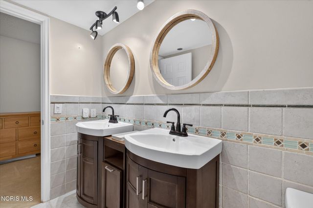 2945 Riva Ridge Road, Ottawa Hills, OH 43615