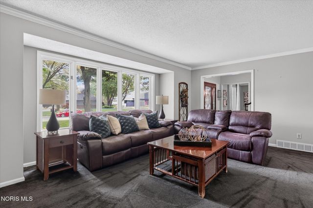 2945 Riva Ridge Road, Ottawa Hills, OH 43615