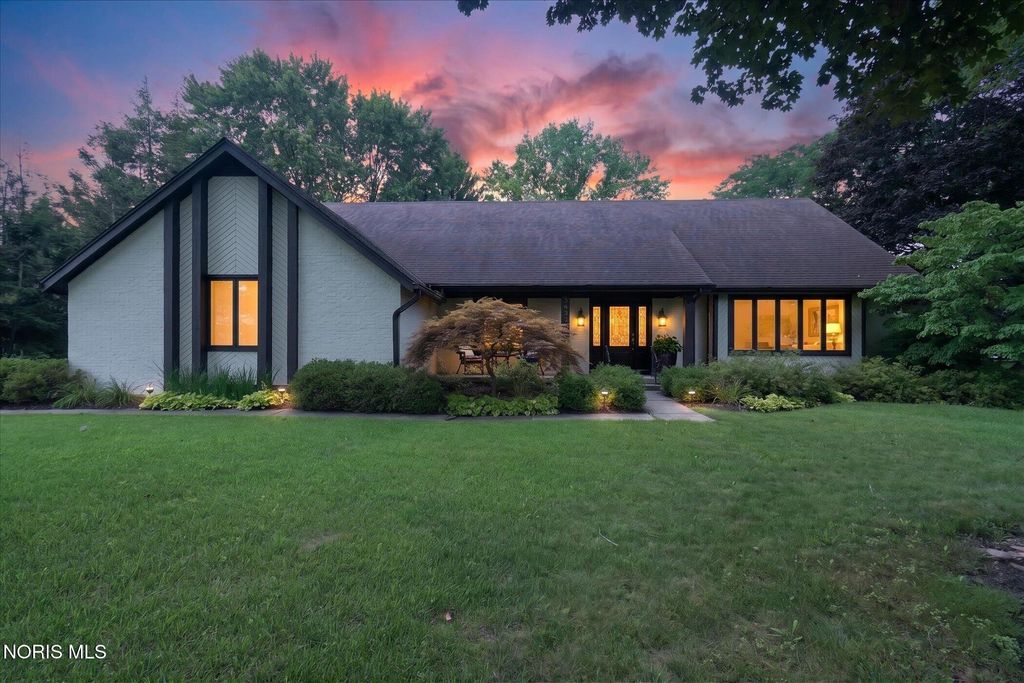 2945 Riva Ridge Road, Ottawa Hills, OH 43615