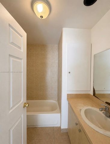 5202 NE 14th Ter, Pompano Beach, FL 33064